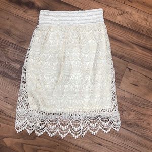 Lace scalloped pencil skirt